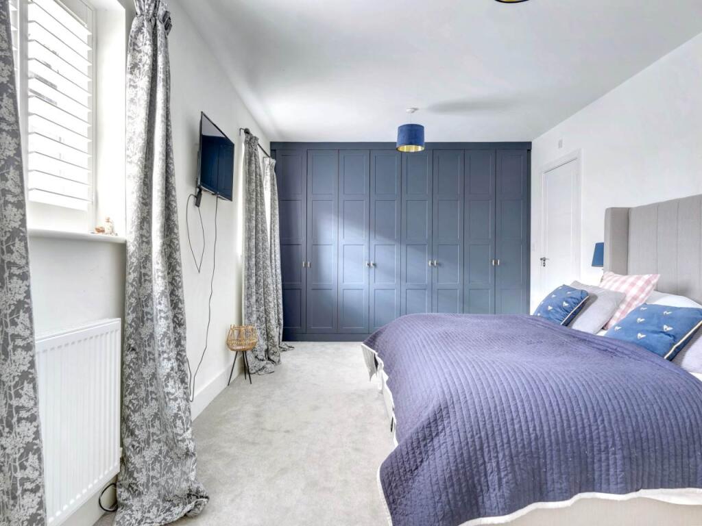 6, Tavern Close photo 2