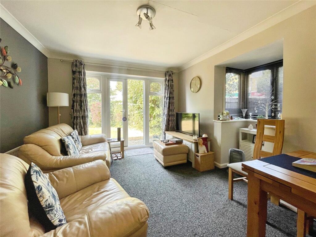 Apartment in Three Rivers, Hertfordshire - View 4