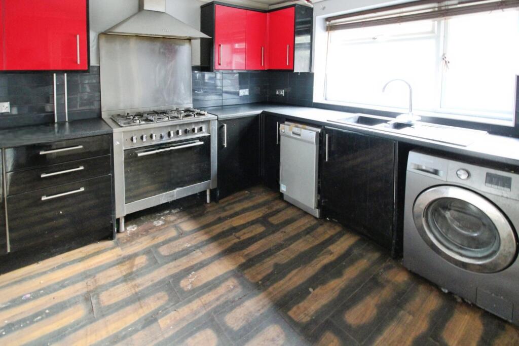 50, Elizabeth Drive, Castleford, West Yorkshire, WF10 photo 2