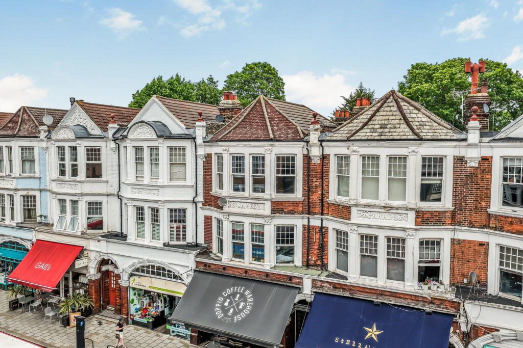2-bed flat on Fortis Green Road, N10, £650,000