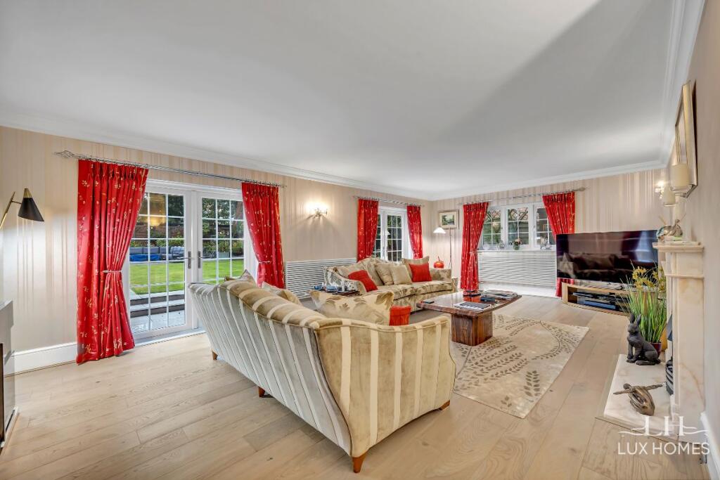 House in London, Emerson Park - View 5