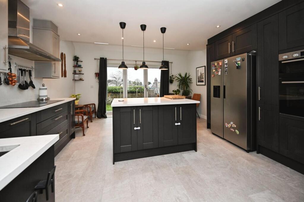 Clahane Drive, Yeadon, Leeds photo 4