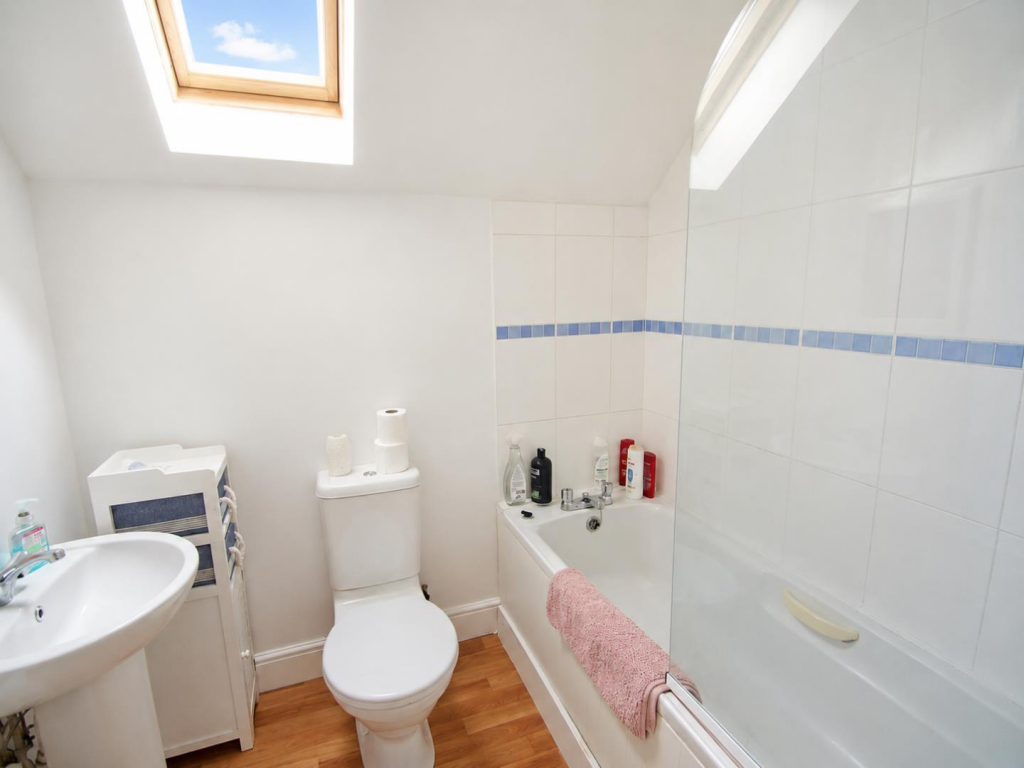 Apartment in Chester-le-Street, South Pelaw - View 5