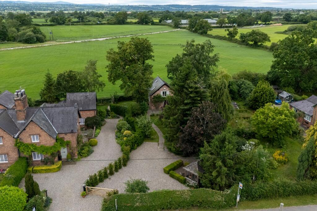 Main image of property: Wrexham Road, Pulford, CH4