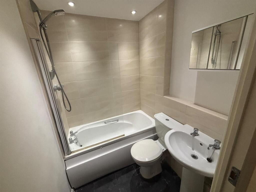Apartment in Newcastle upon Tyne - View 5