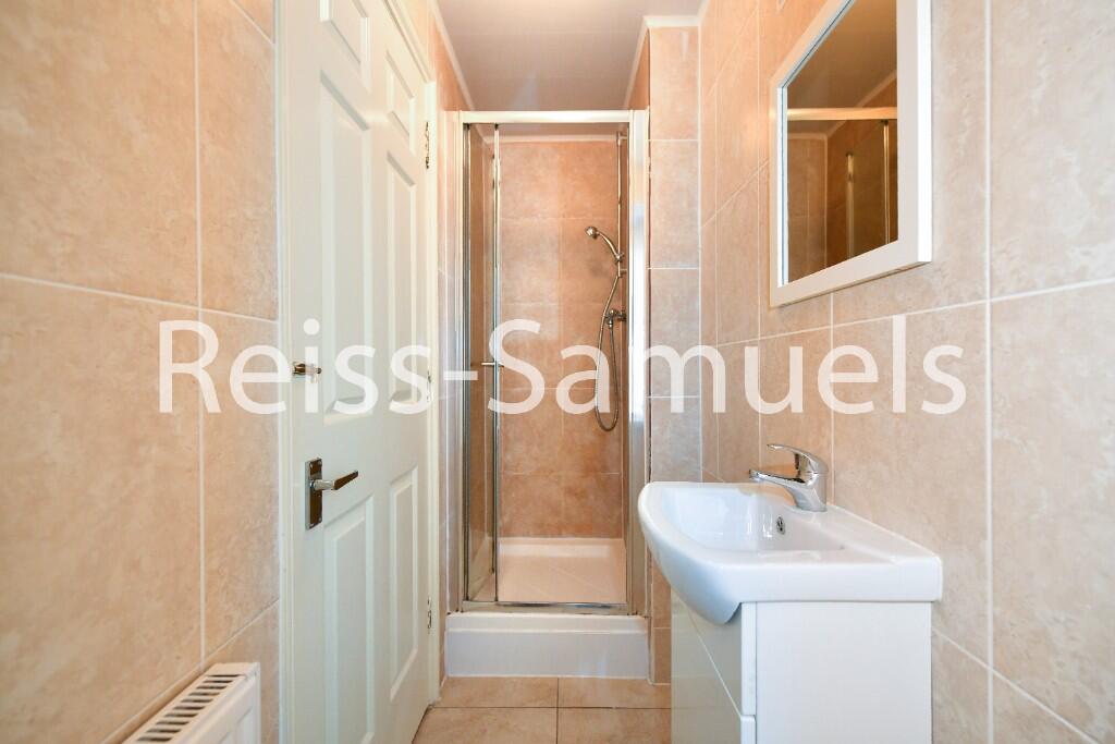 5 bedroom semi-detached house for rent