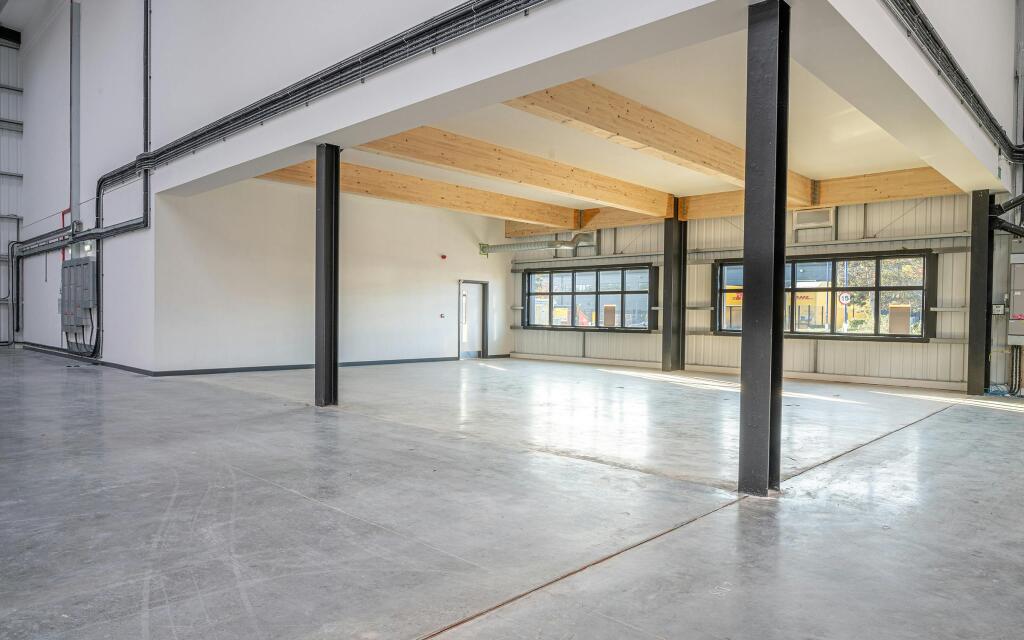 UNIT 1B WATCHMOOR POINT CAMBERLEY_052.jpg