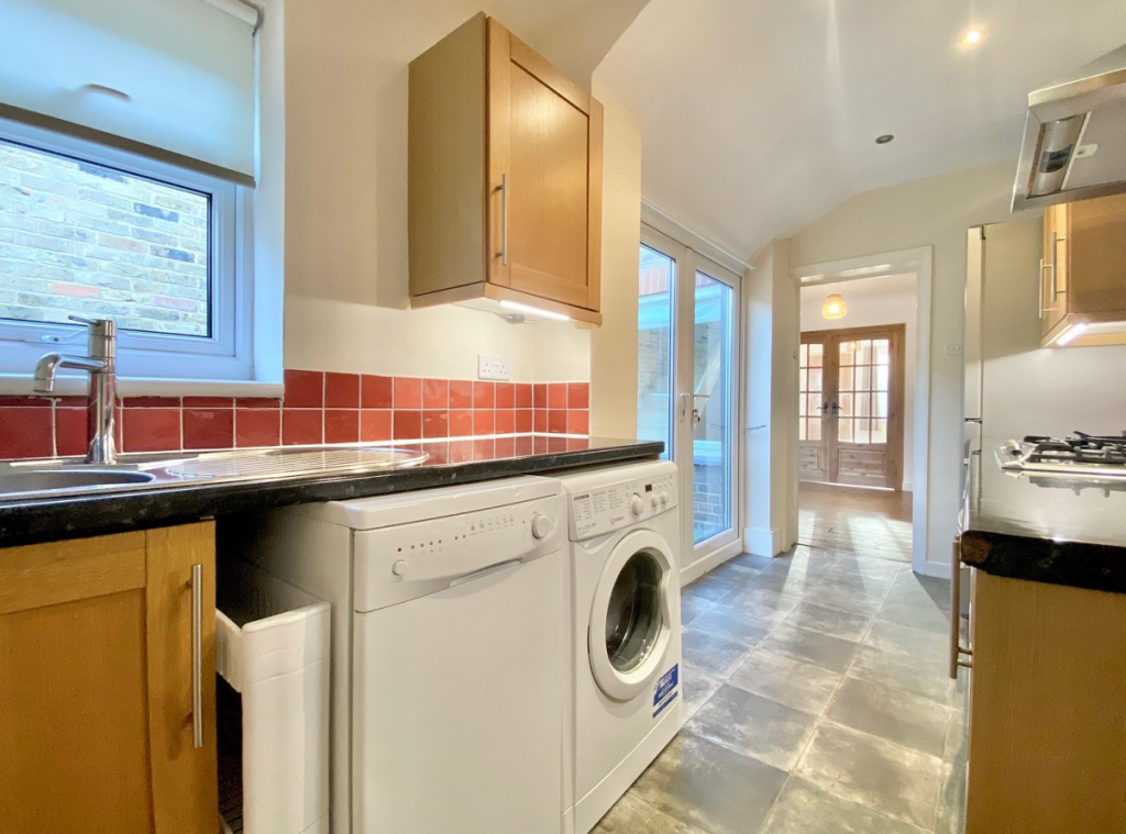Junction Road, Warley, Brentwood, CM14 photo 5
