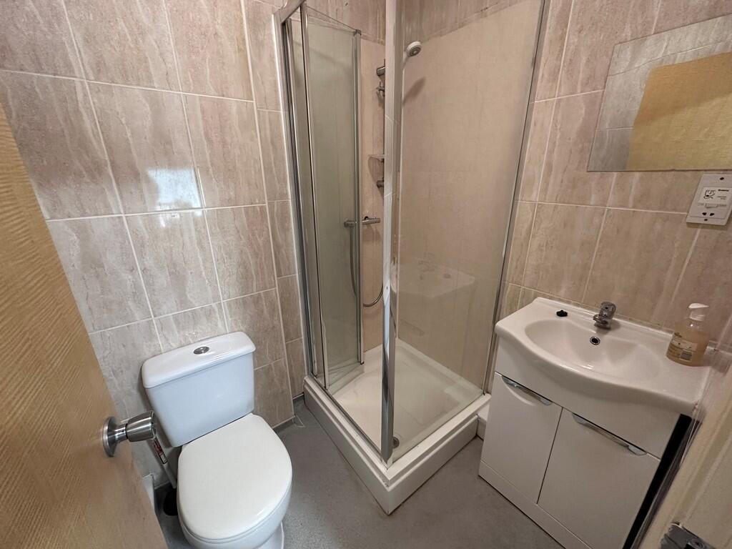 5 bedroom maisonette for rent