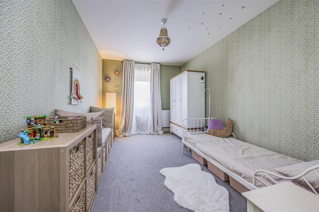 Apartment in Havant, Hampshire - More