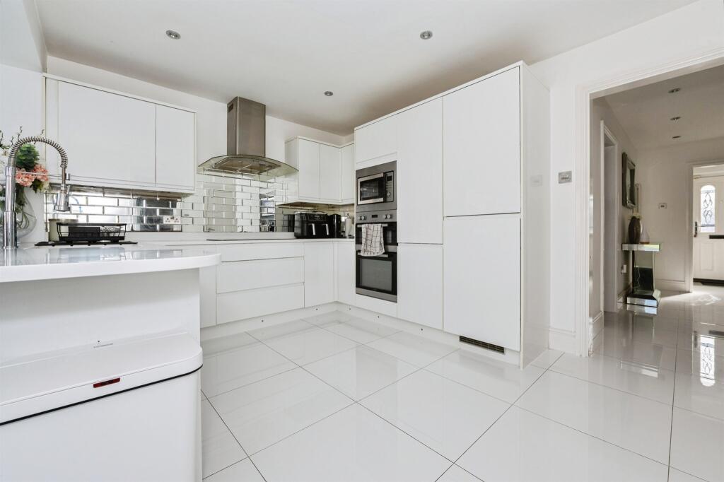 House in Grays, Little Thurrock - View 2