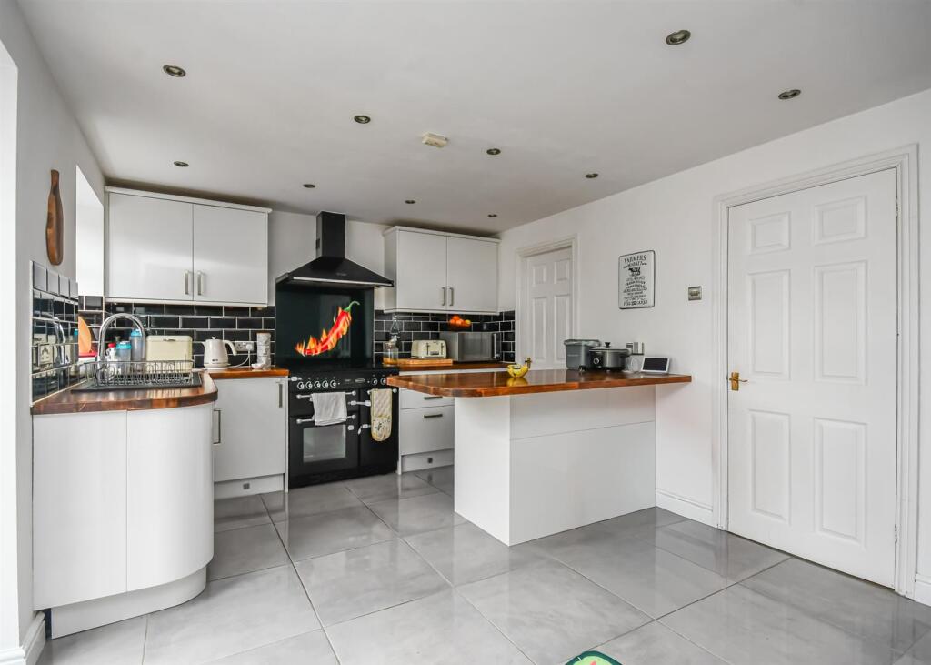House in South Staffordshire, Wombourne - View 5