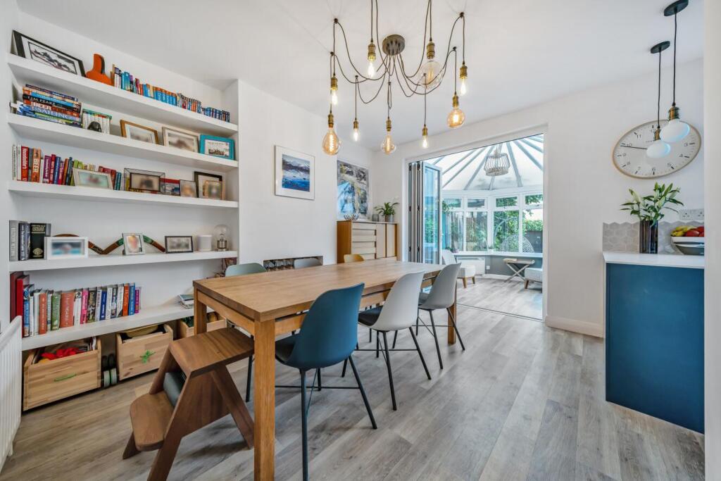 House in London, Merton Park - View 5