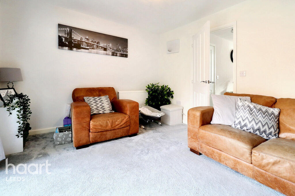 Fox Lane, CASTLEFORD photo 4