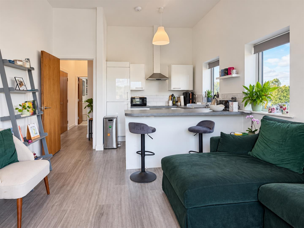 Apartment in Warwick, Cliff Hill - More