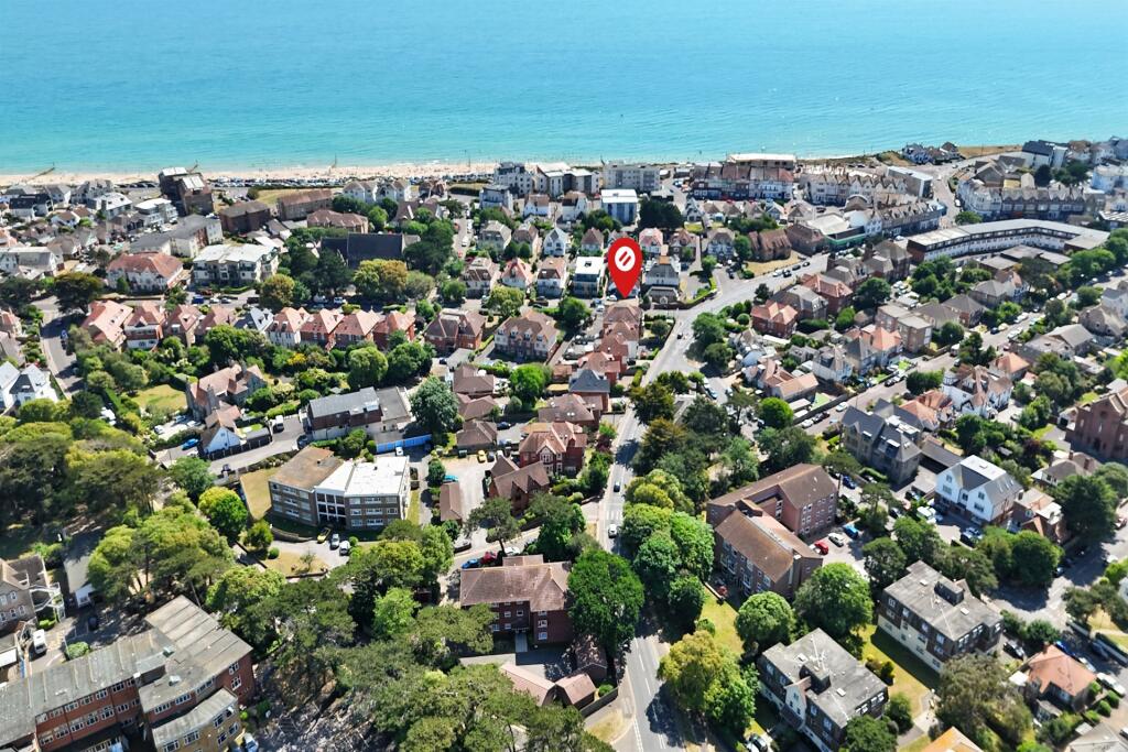 Apartment in Christchurch, Southbourne, Bournemouth - View 3
