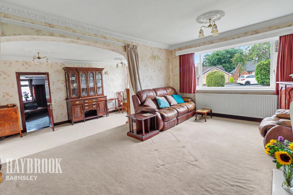 8 Moorgreen Close, Pogmoor S75 2JZ photo 3