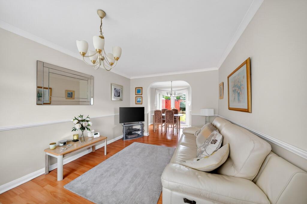 House in Bishopbriggs, Auchinairn - More