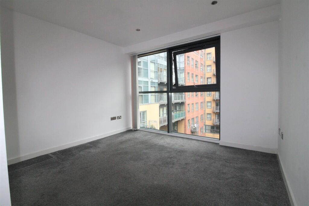 Apartment in Sheffield, South Yorkshire - More