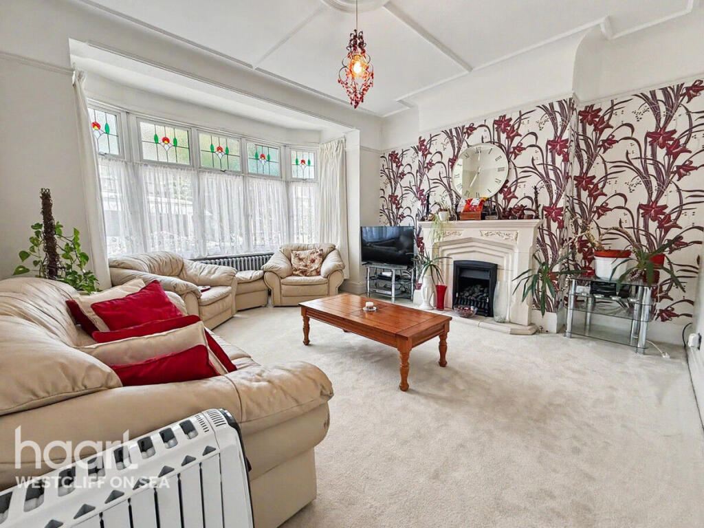 Inverness Avenue, WESTCLIFF-ON-SEA photo 4