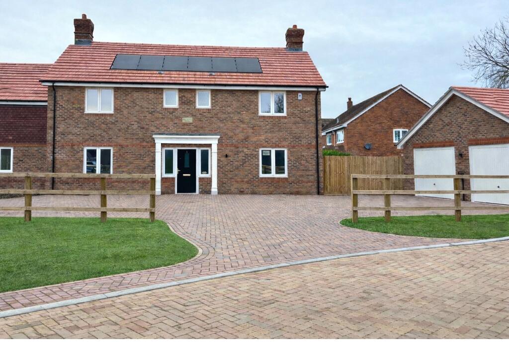 Main image of property: Meadow View, Aldermaston Road, Pamber End, Tadley, RG26