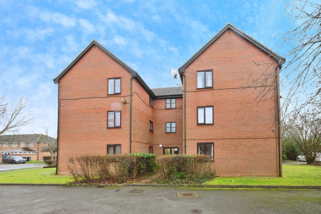 2-bed flat on Tempsford, WELWYN GARDEN CITY, £230,000