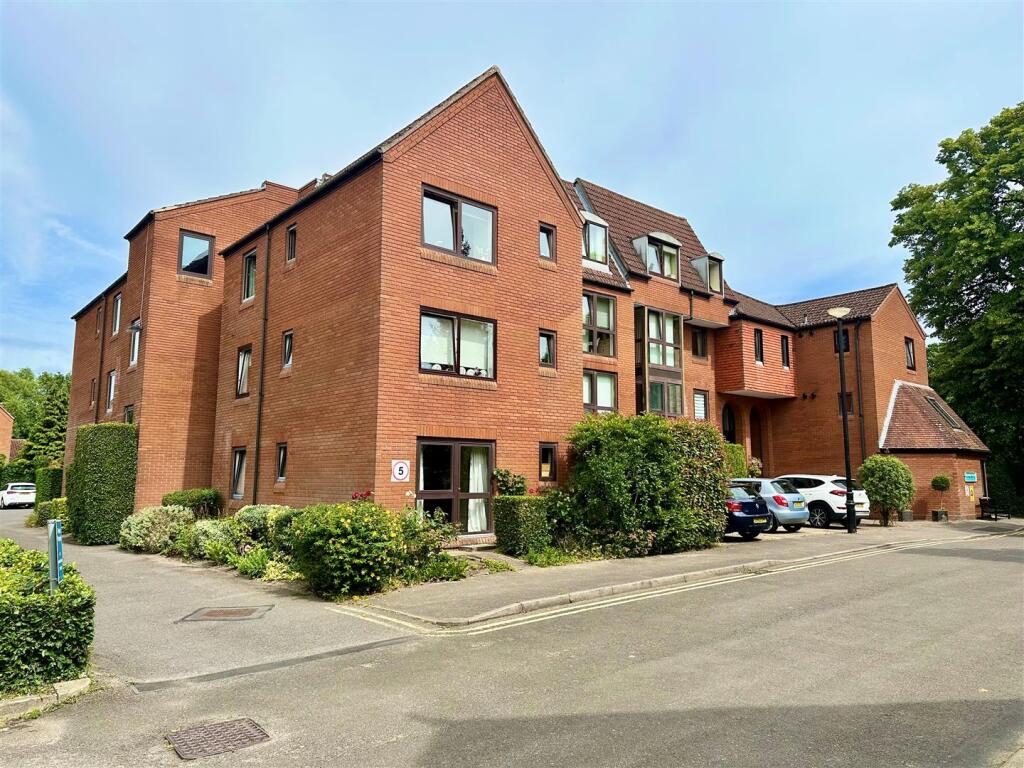 1-bed other on South Street, Farnham, £147,000