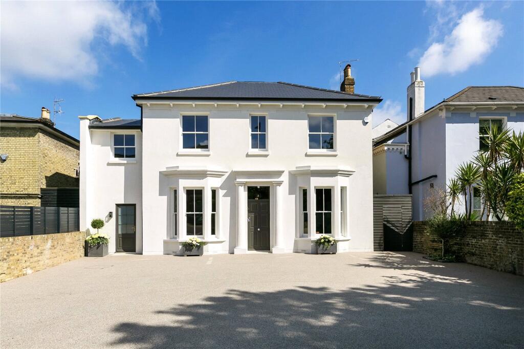 Main image of property: Flat 2, Upper Richmond Road, London, SW15