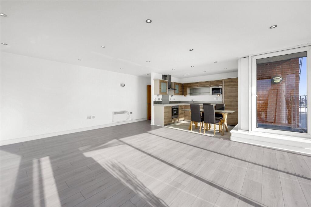 Coral Apartments, 17 Western Gateway, London, E16 photo 3