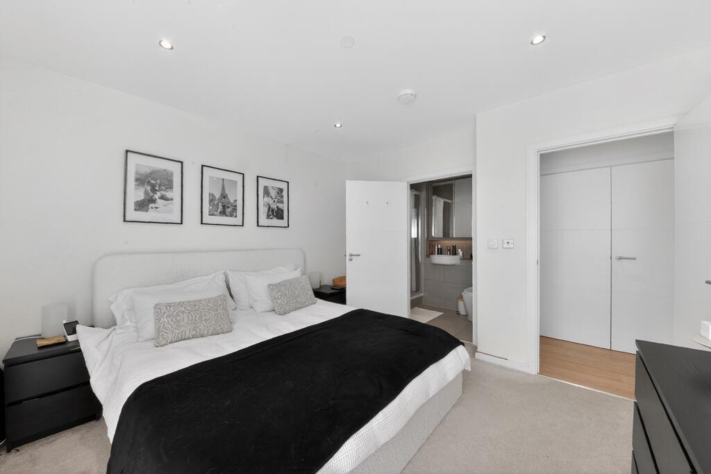 Main image of property: New Union Close London E14