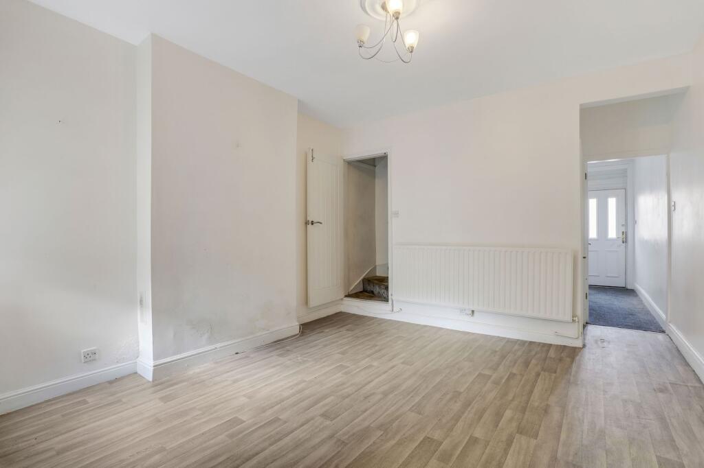 House in Nottingham, Nottinghamshire - More