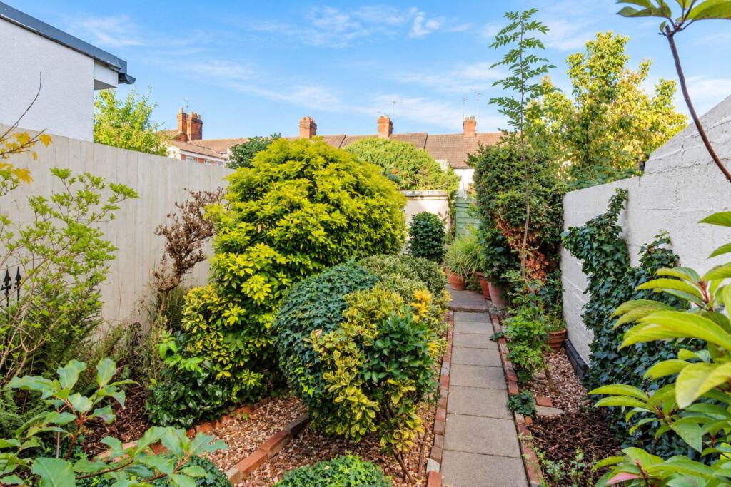House in Aylesbury, Buckinghamshire - View 4