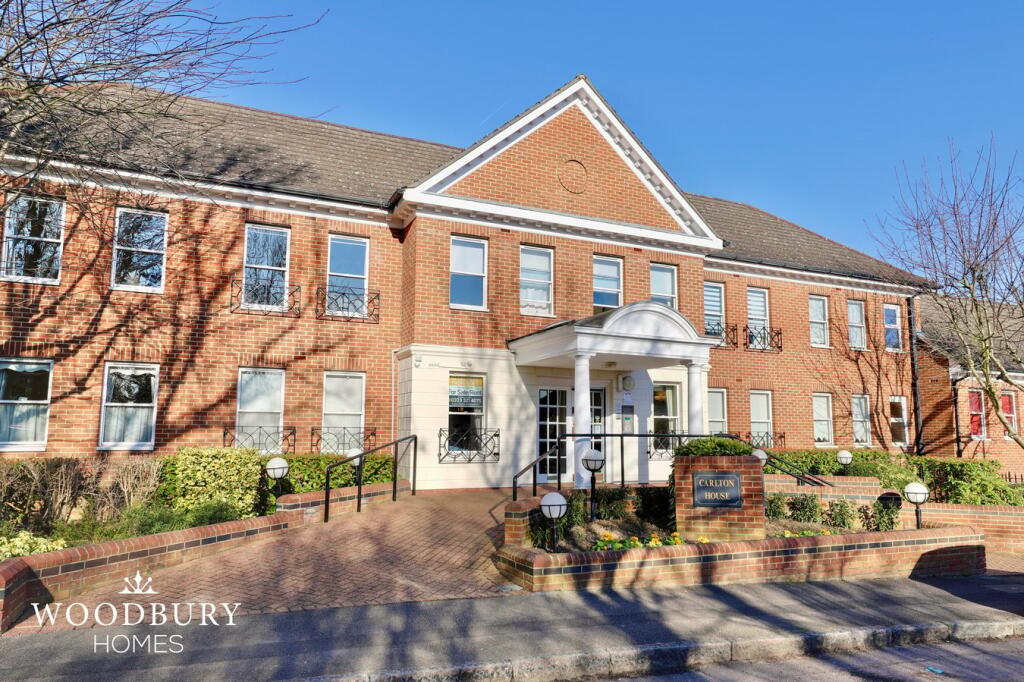 1-bed apartment on Carlton House, Algers Road, Loughton, IG10, £320,000