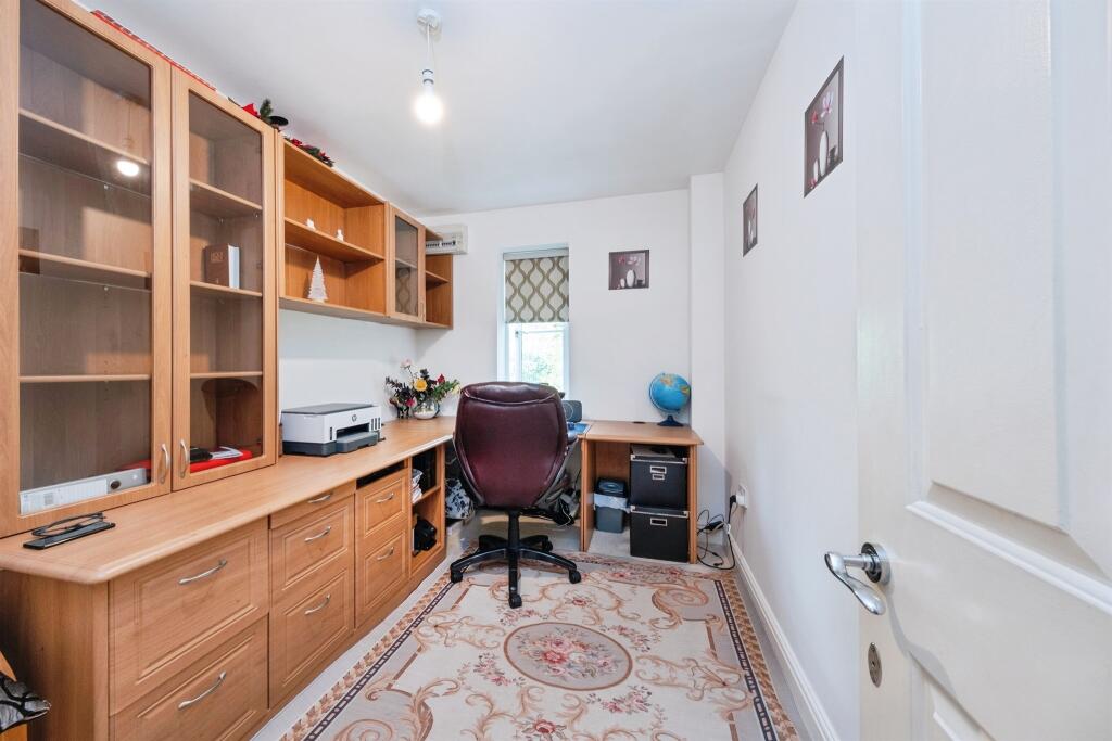 House in Milton Keynes, Monkston Park, Kents Hill, Monkston and Brinklow - View 4
