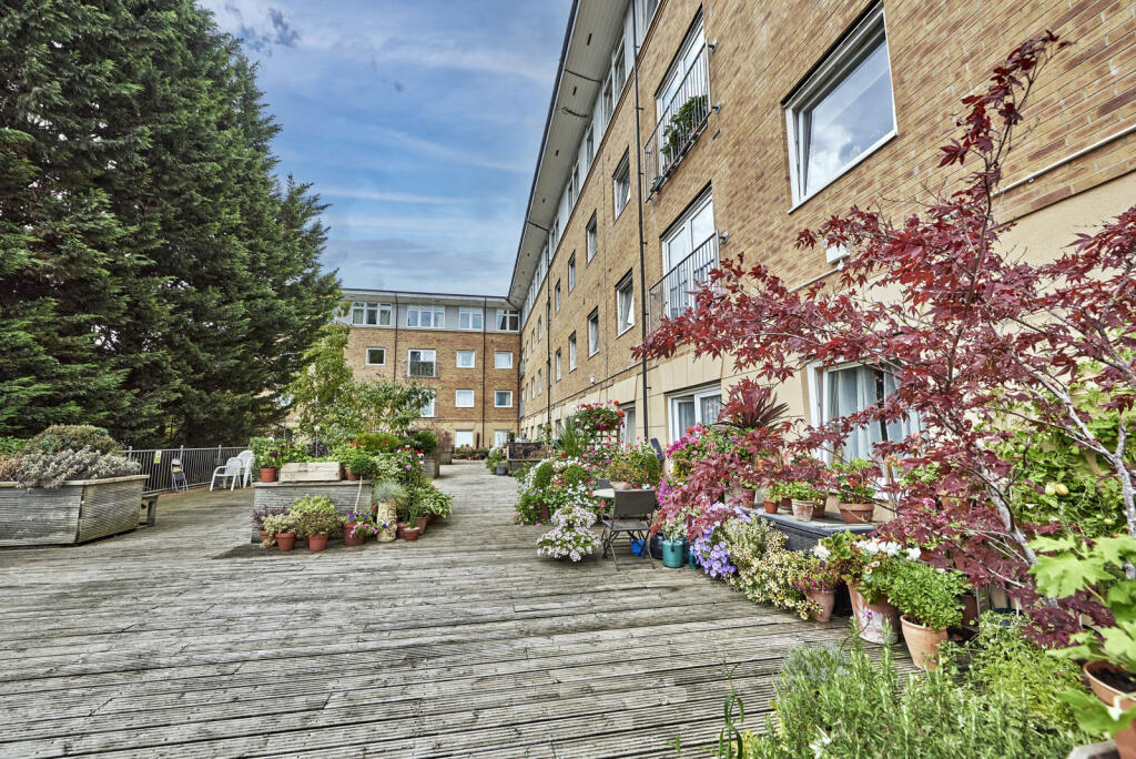 Apartment in St Albans - View 3