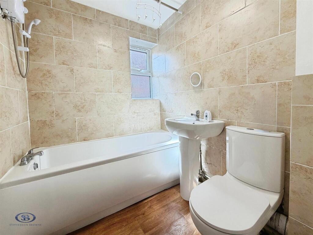Apartment in Stoke-on-Trent - View 4