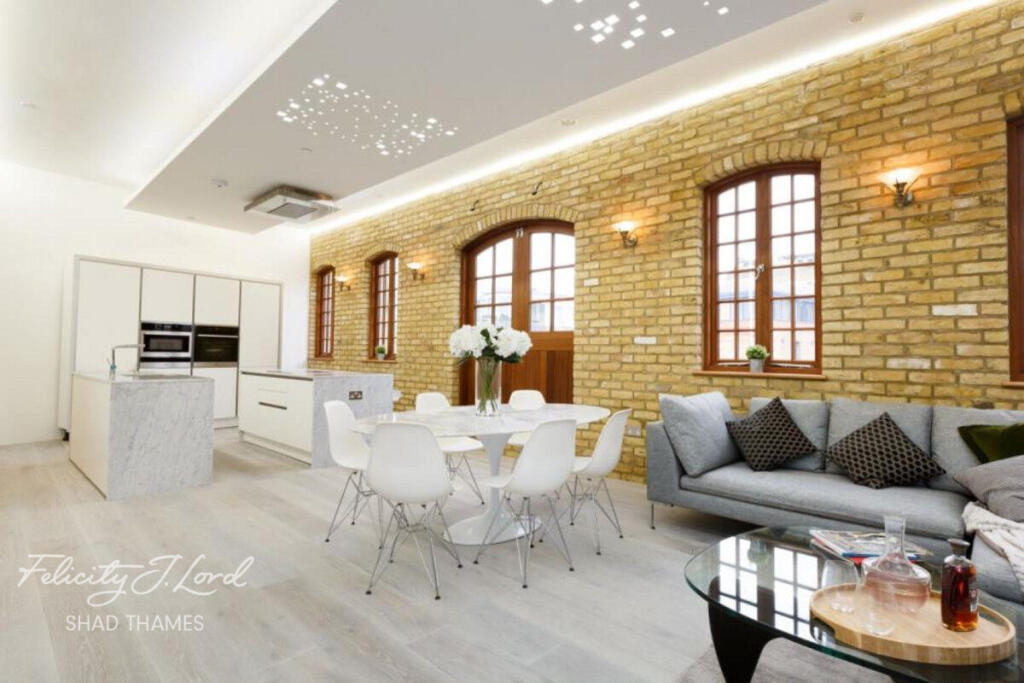 Main image of property: 4 Jamaica Road, London