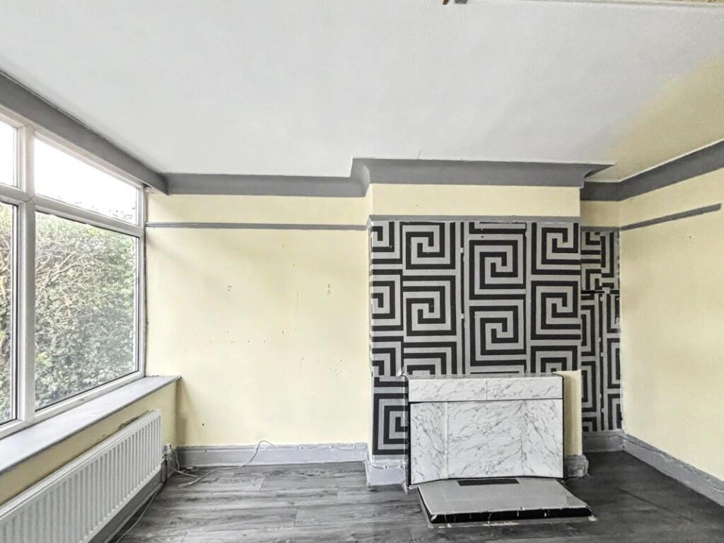53 Duchy Drive, Bradford, BD9 5LP photo 3