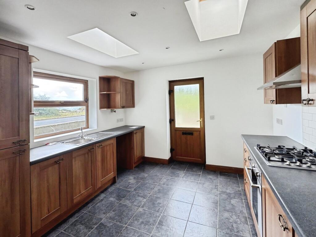 Halifax Road, Scholes, Cleckheaton, BD19 photo 3