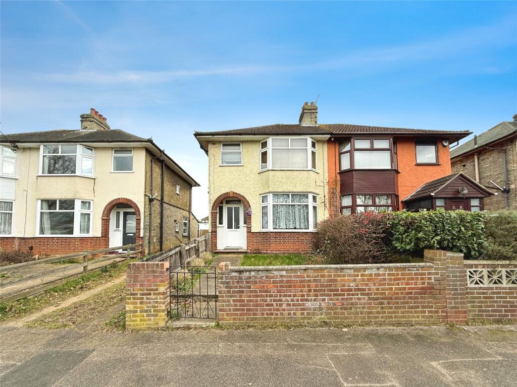 3-bed semi-detached on Clapgate Lane, Ipswich, Suffolk, £240,000