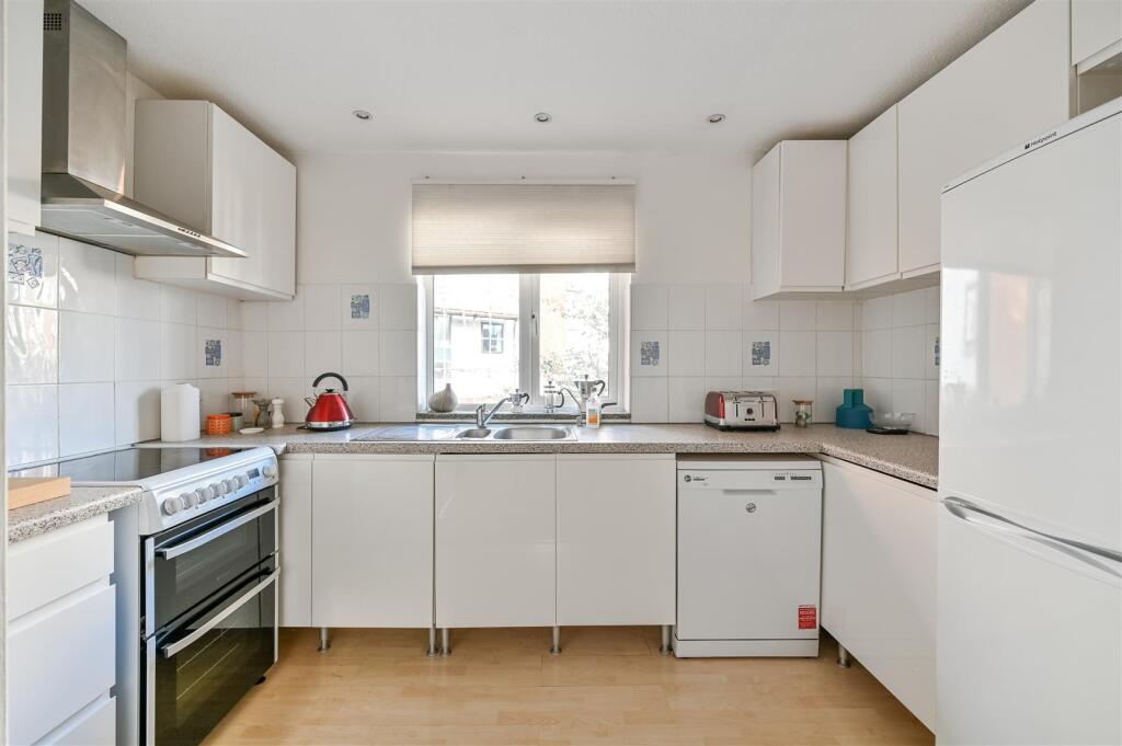 Apartment in Reading - View 3