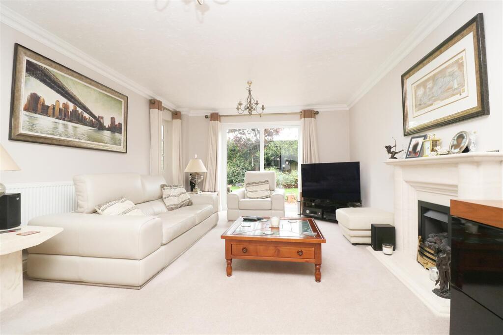 Conquerors Close, Hatfield Peverel, Chelmsford photo 3