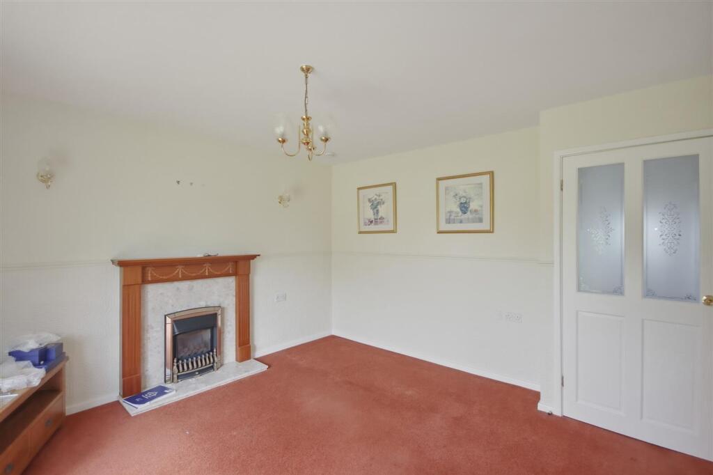 Rednall Close, Chesterfield, S40 photo 4