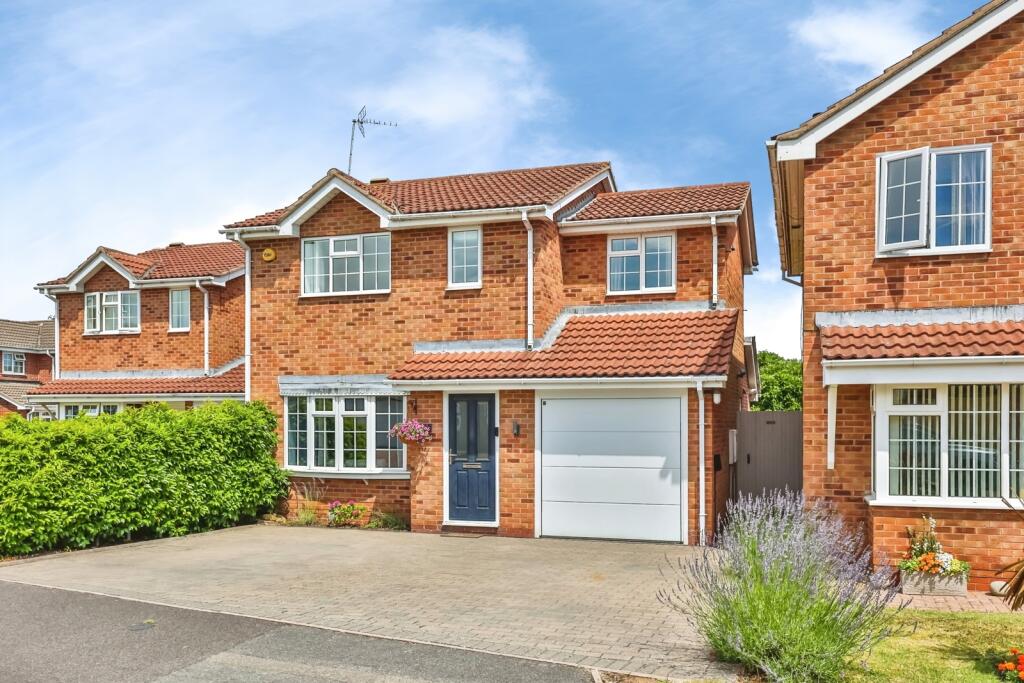 Main image of property: Pinehurst Avenue, Hucknall, Nottingham, Nottinghamshire, NG15