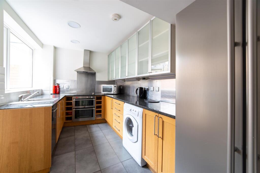 House in Newcastle upon Tyne - View 4