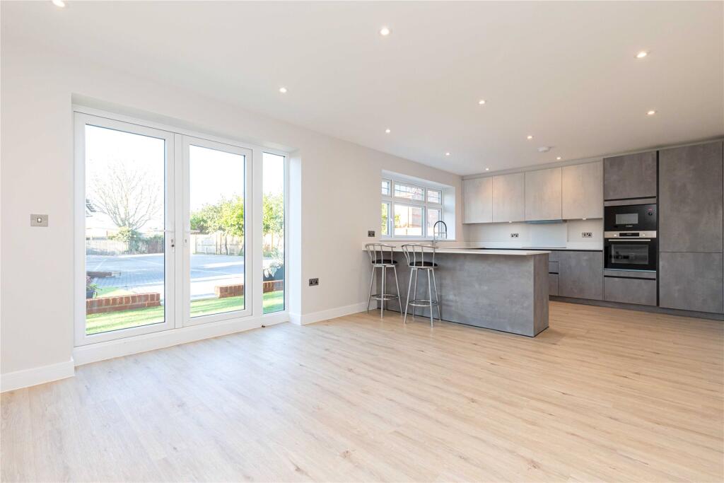 Apartment in Slough, Windsor and Maidenhead - View 3