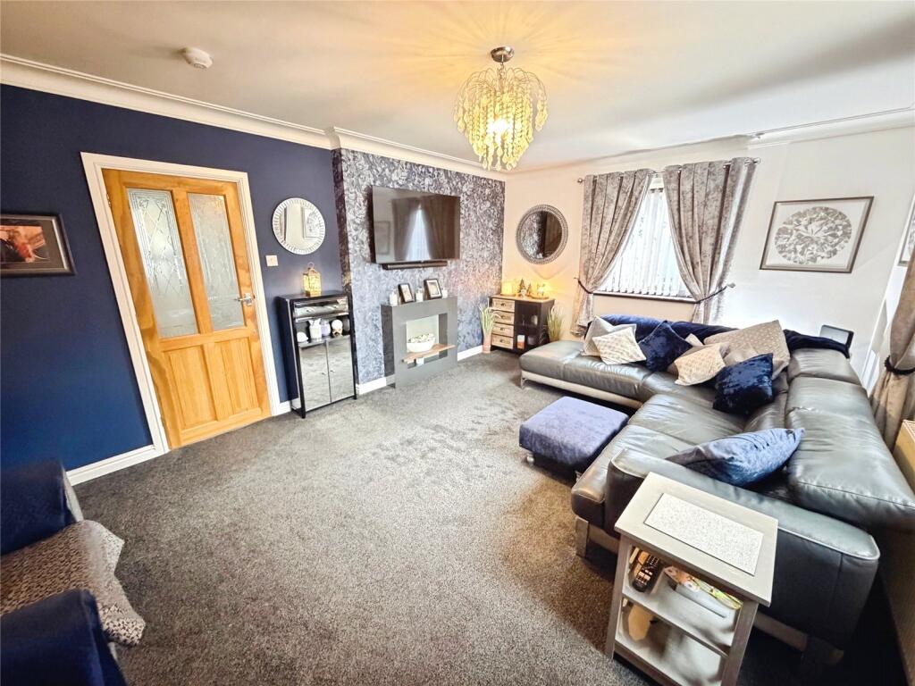 House in Doncaster, Cantley - View 4