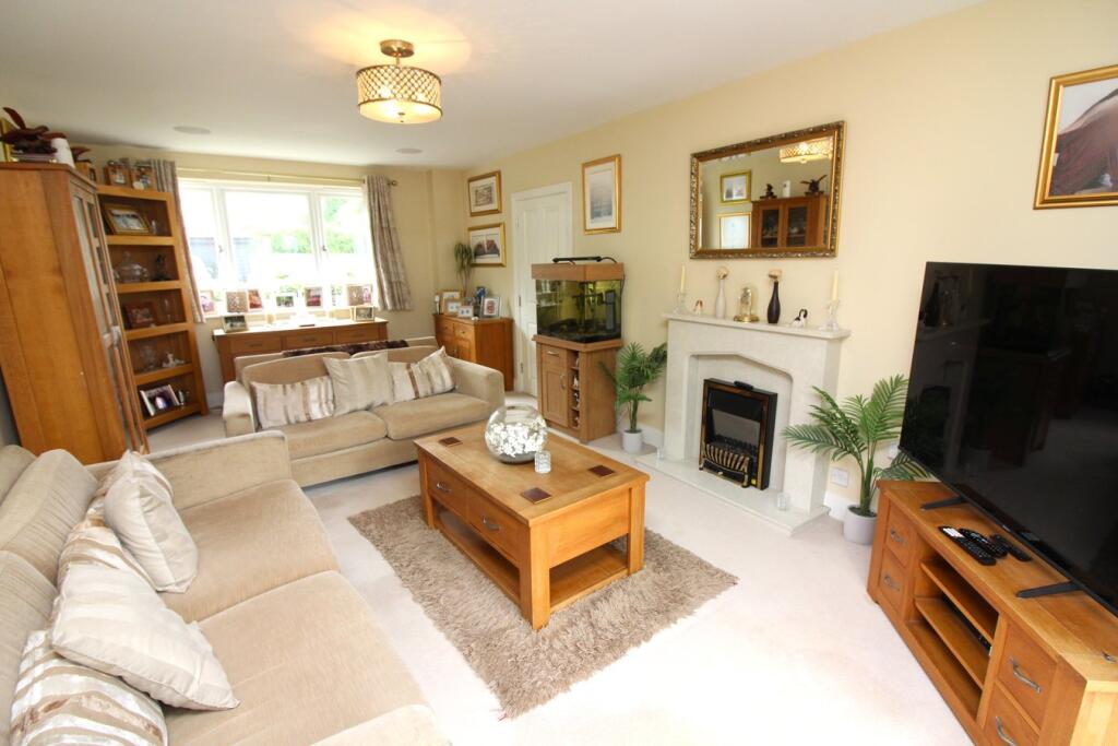 Middlefield Lane, Henlow, SG16 photo 4