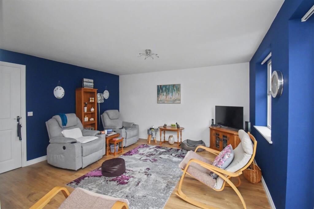House in Great Oakley, Danesholme - More