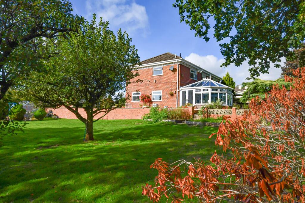 Greenhill Gardens, Wombourne, Wolverhampton photo 3